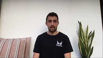 Presenter wearing a Cyabra T-shirt speaking for Cyabra Weekly Episode 1 focused on Anthony Fauci
